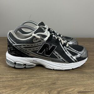 New Balance 1906 Sneakers Youth Size 6.5 Silver Metallic Black Shoes GC1906CG